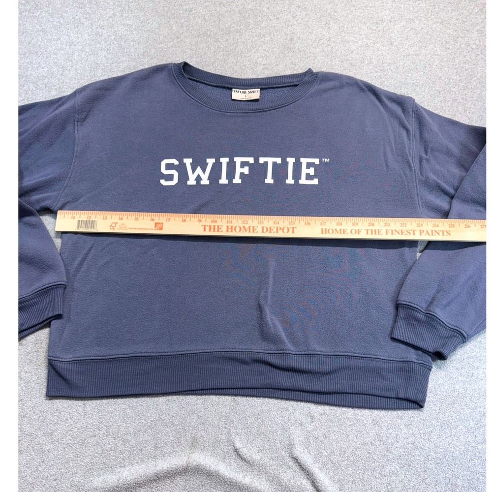 Taylor Swift Official SWIFTIE Cropped Sweatshirt Large Blue Gray Crewneck Comfy - Picture 6 of 8